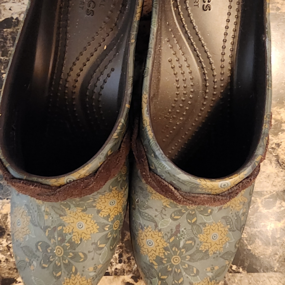 Crocs clogs size 8